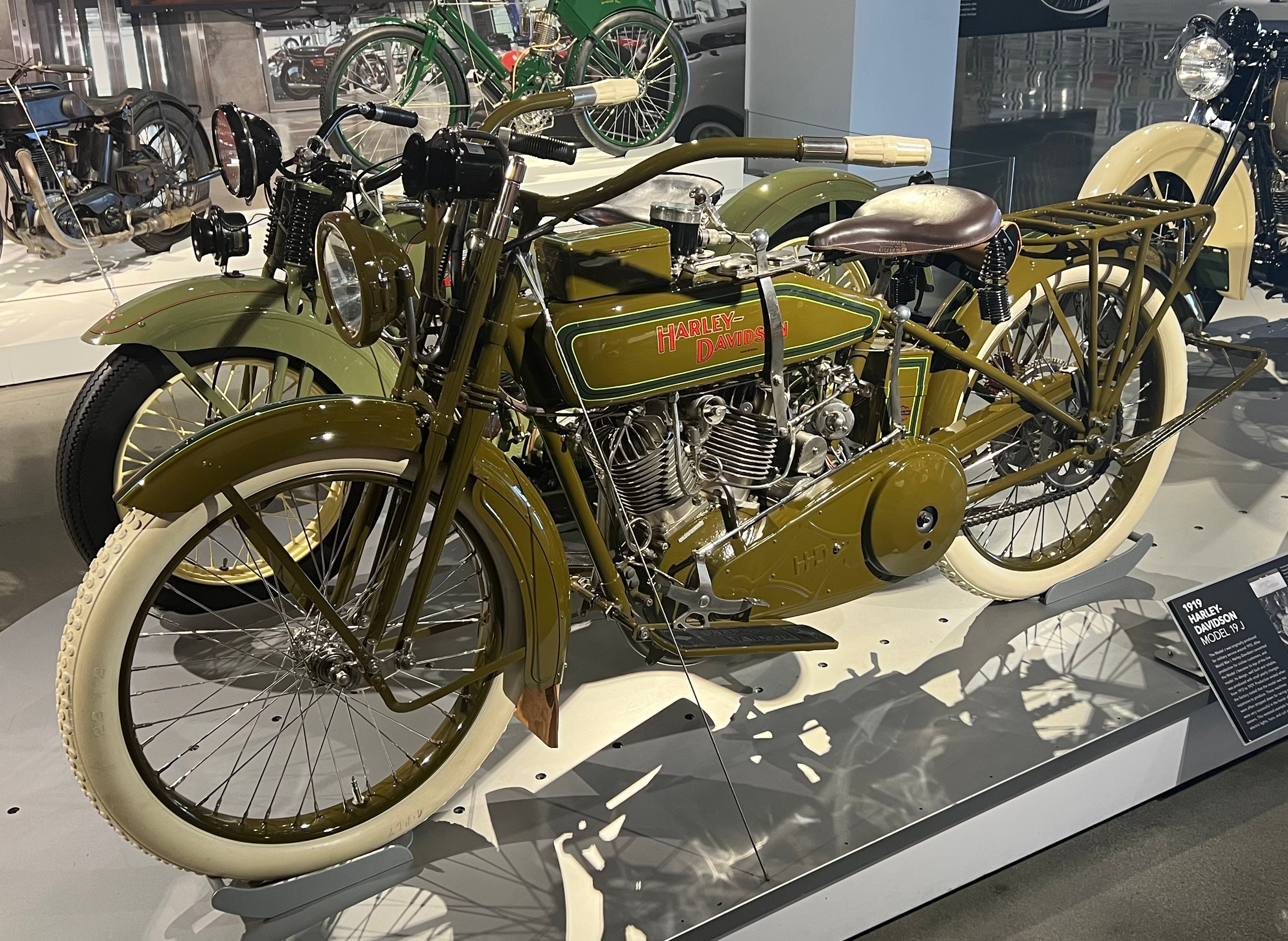 New 2023 Harley-Davidson 19J - photo - 0